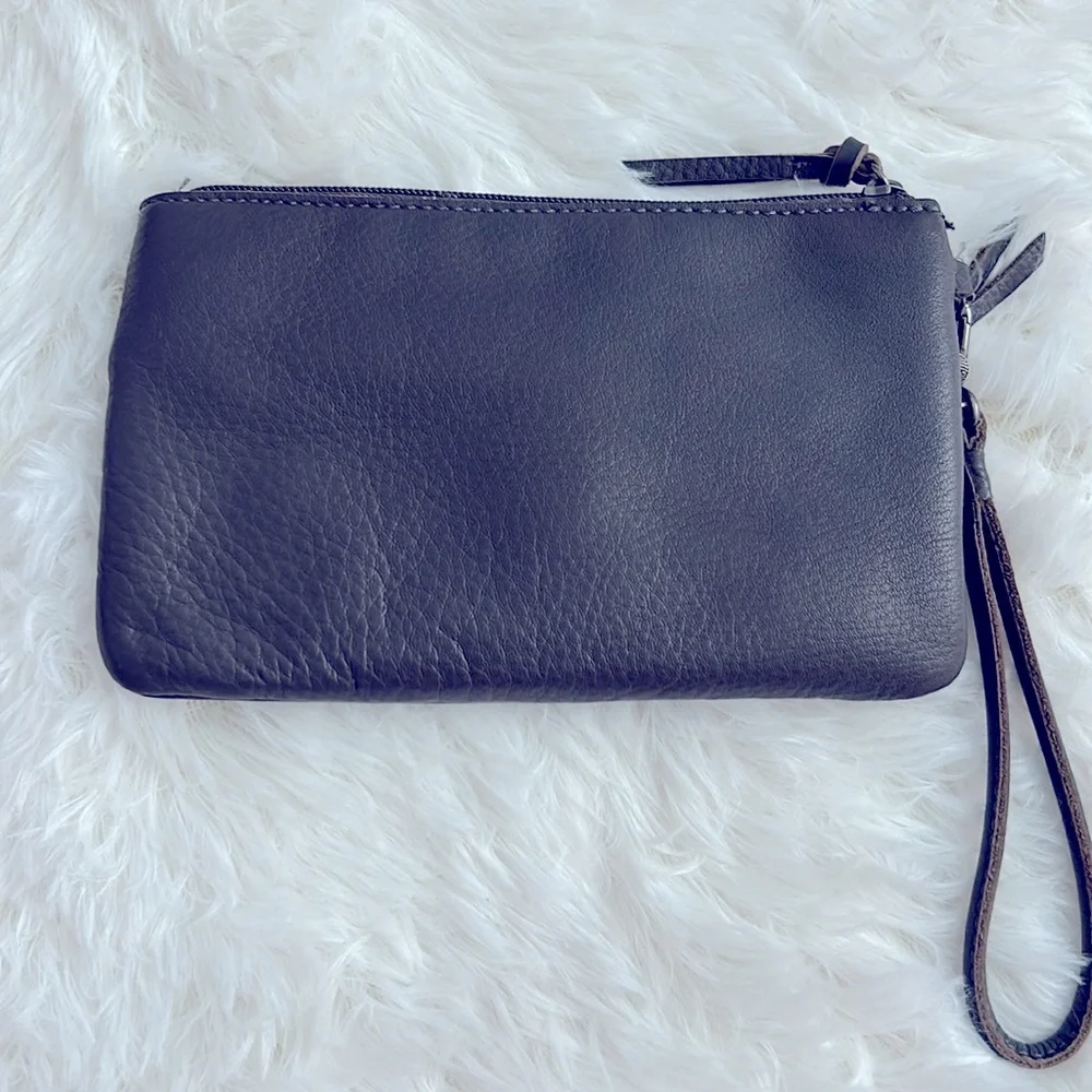 Dark Grey Wristlet with USB chargeable battery - Picture 2 of 6